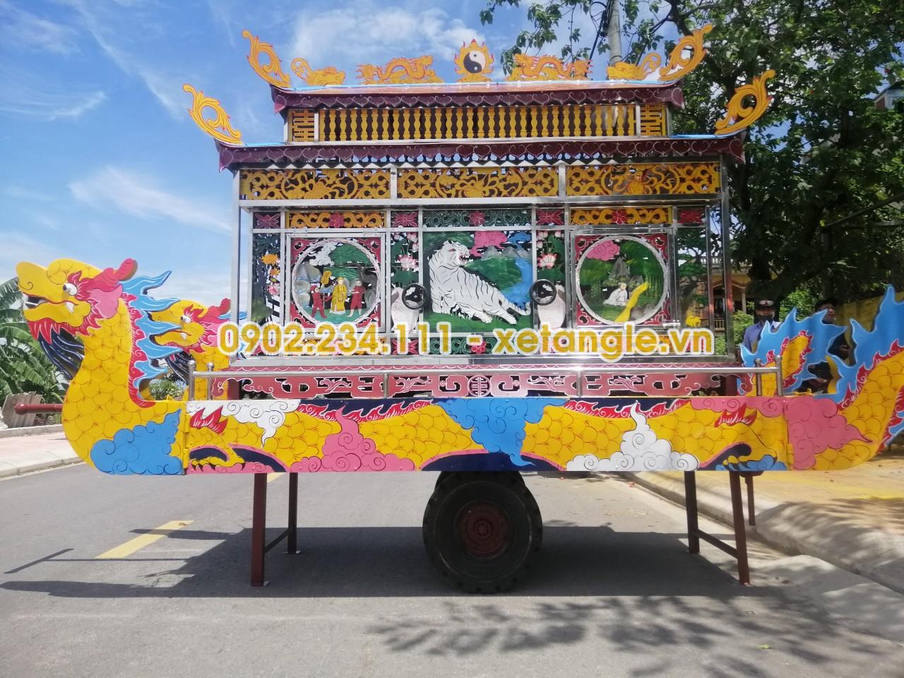 Xe tang lễ hai bánh mặt trái